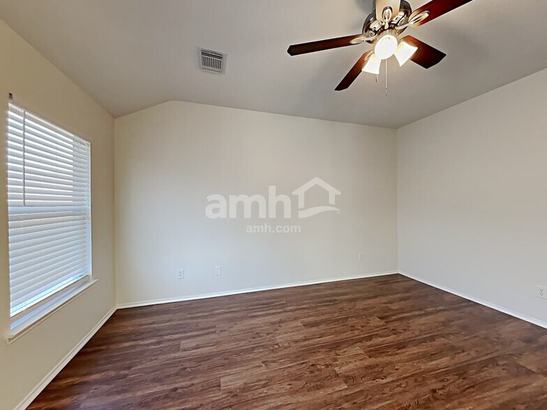 Building Photo - 20111 Niagara Falls Dr