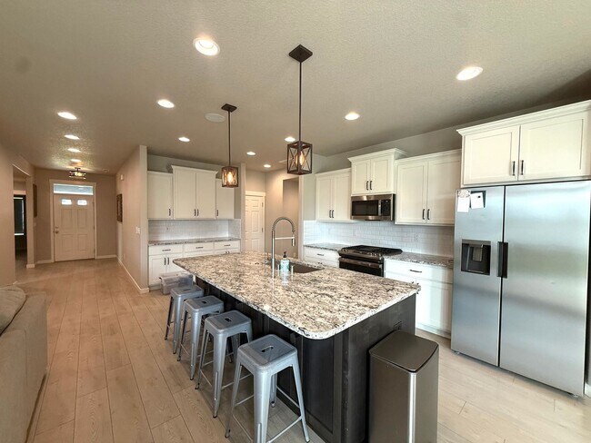 Building Photo - Beautiful Three Bedroom in Pasco Near Chiawana High School