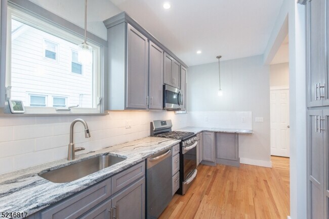 Primary Photo - 126 Birch St