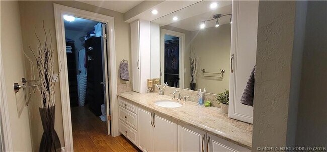 Building Photo - 6010 S Falls Cir Dr