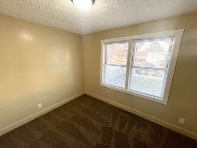 Building Photo - 3 Bedroom Home  with huge, 2-car garage/workshop combo (has electricity)