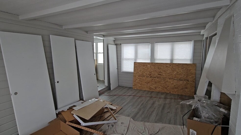 Building Photo - 6209 Pleasant Ave