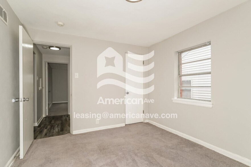 Building Photo - 6949 Pasadena Blvd