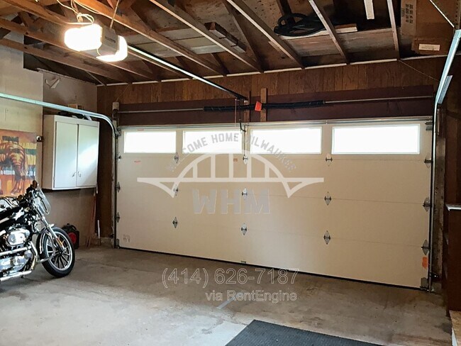 Building Photo - 10128 Rolling Glen Dr