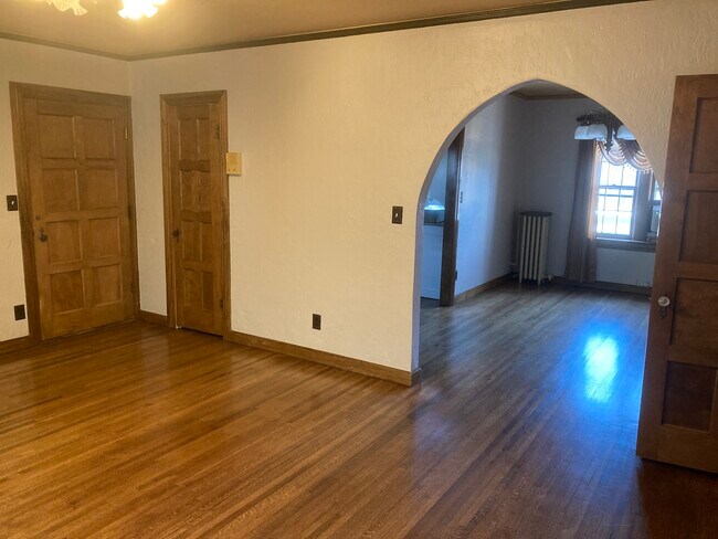 Building Photo - 131 S 39th St