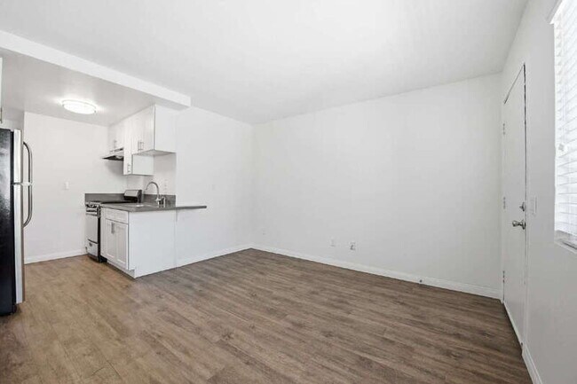 Building Photo - 4674 Bancroft St