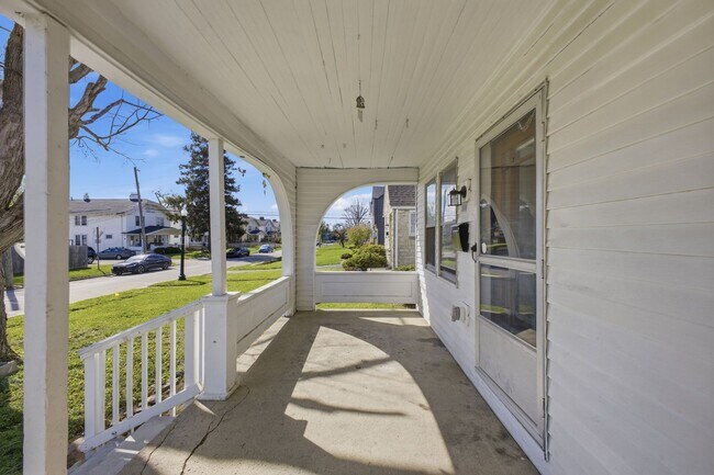 Building Photo - 415-417 S Huron Ave