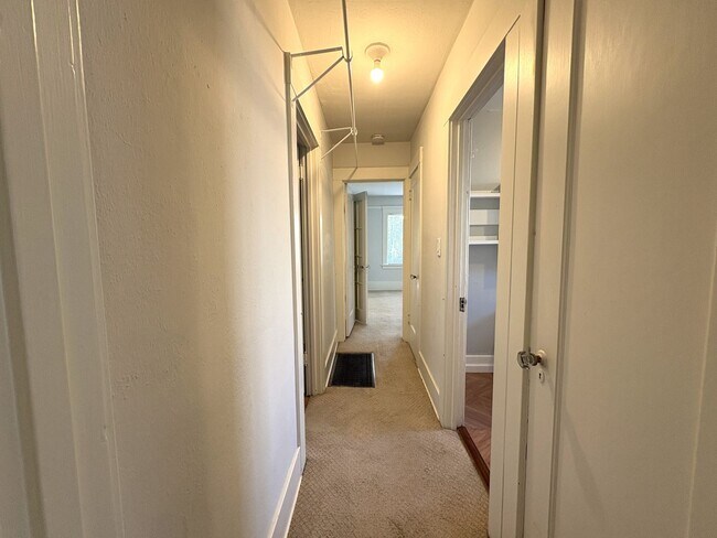 Building Photo - Charming 2-Bedroom Home with Spacious Back...