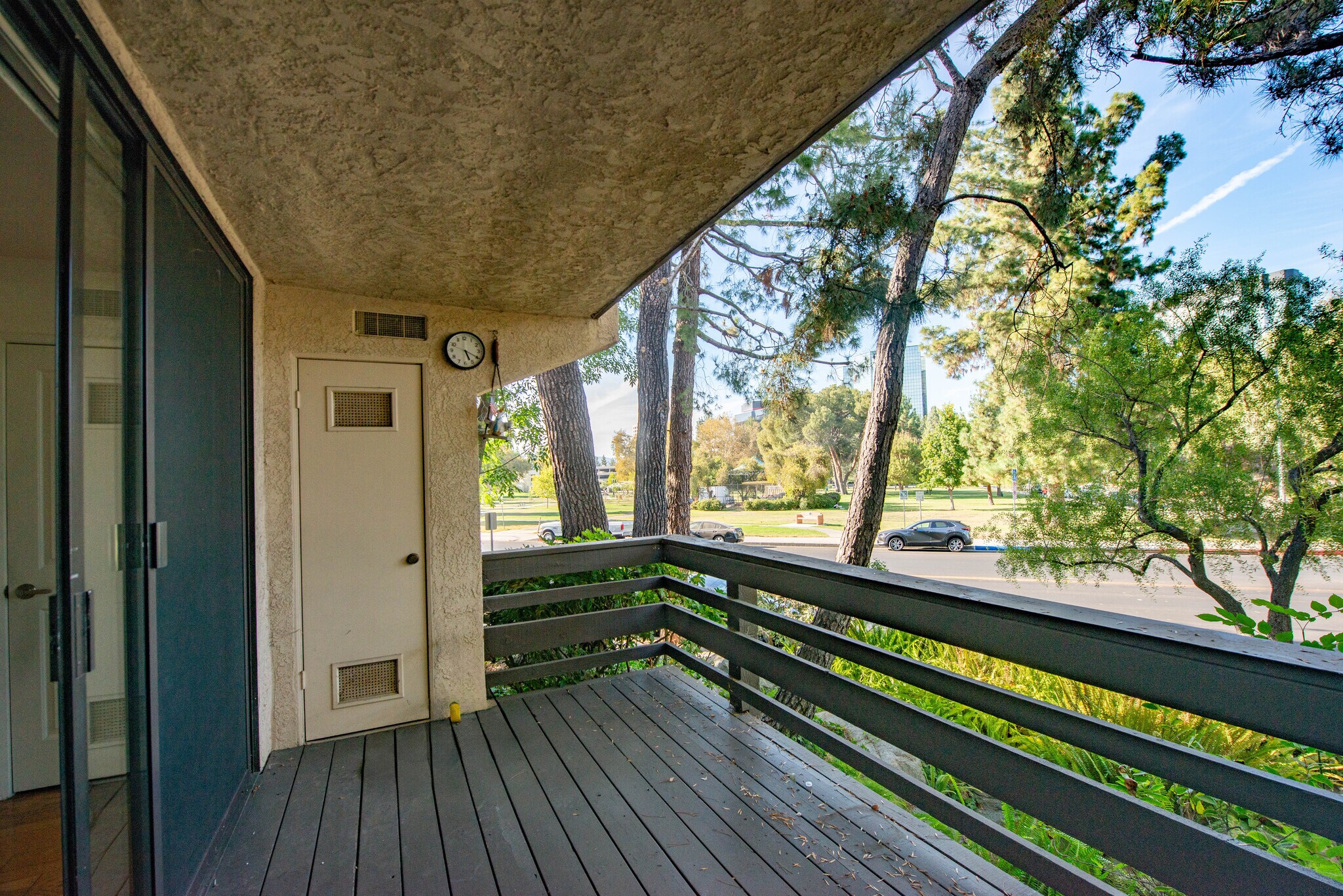 Building Photo - 5757 Owensmouth Ave