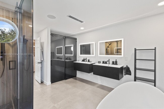 Building Photo - 6358 NW 113th Pl