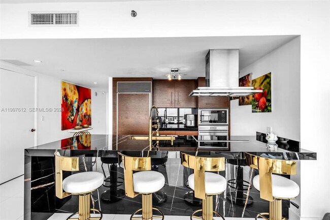 Building Photo - 495 Brickell Ave