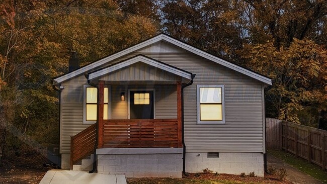 Building Photo - 205 S 11th St