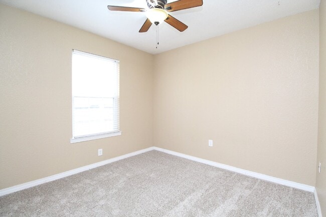 Building Photo - Corner Lot 3 Bedroom Home Off Gulf Beach H...