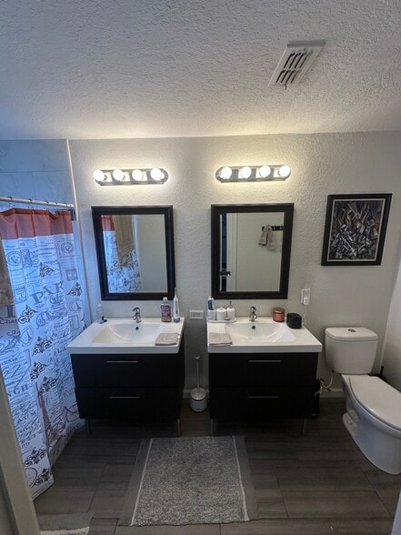 Building Photo - 8426 Greystone Dr