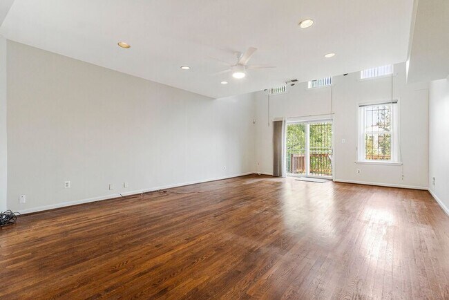 Building Photo - 127 11th St NE