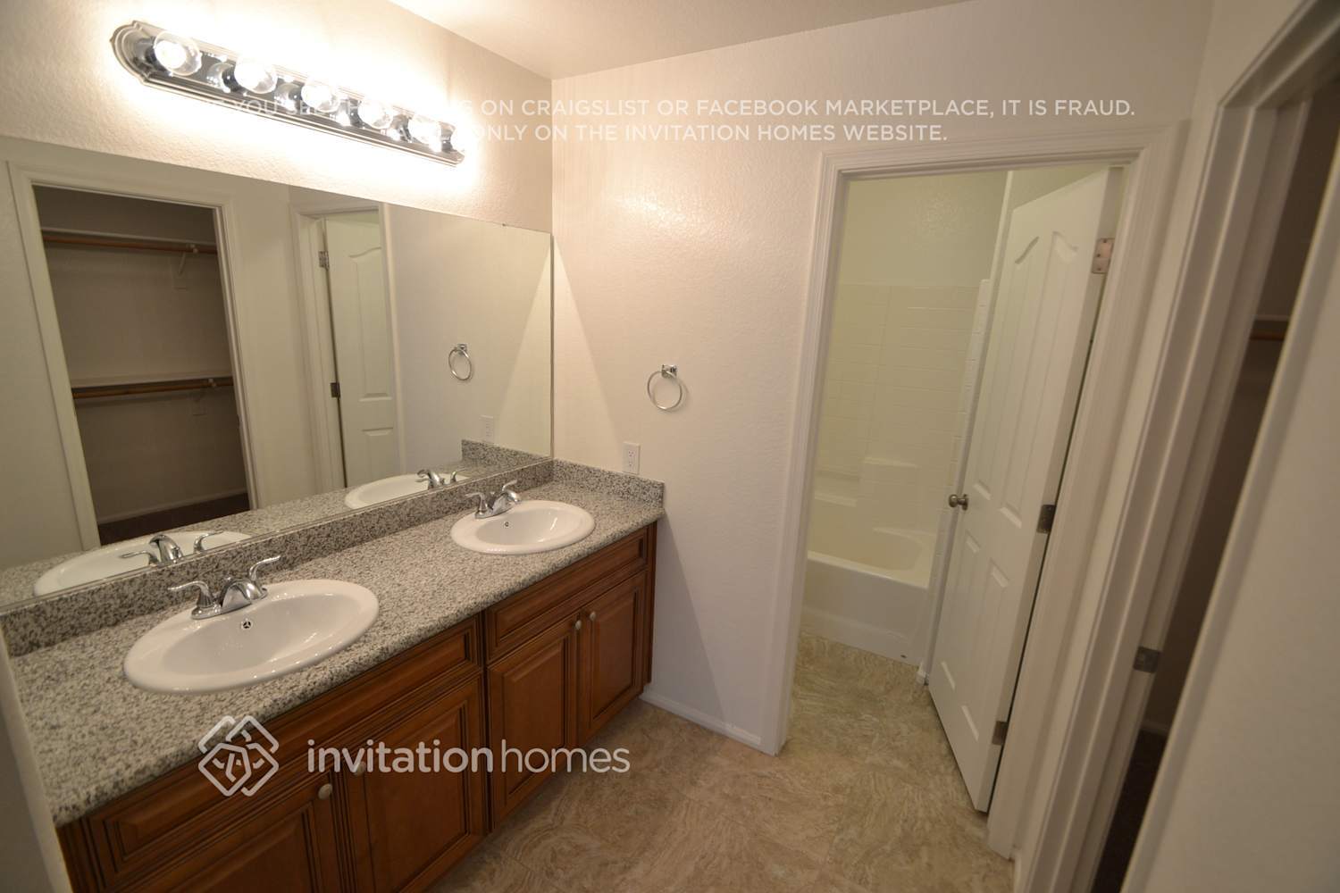 Building Photo - 1099 E Monteleone St