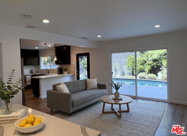 Building Photo - 13123 Magnolia Blvd