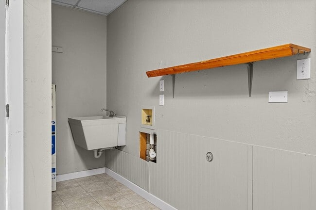 Building Photo - 1 Woodland Ave