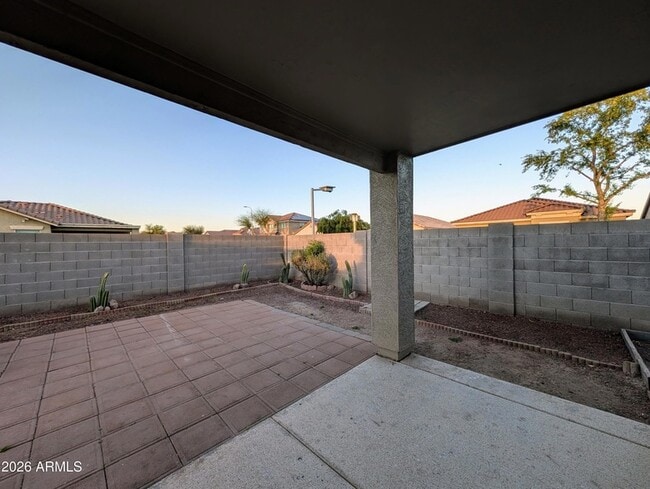 Building Photo - 2404 W Roeser Rd