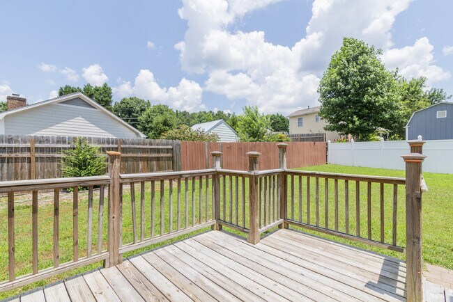 Building Photo - 578 Tryon Pl