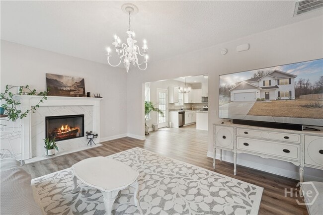 Building Photo - 601 Meloney Dr