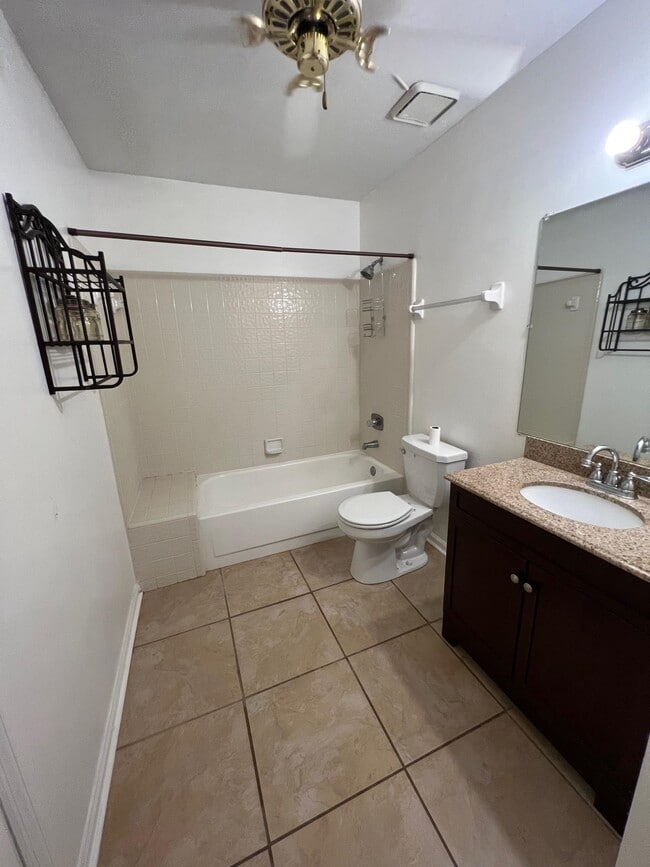 Building Photo - 121 Boardwalk Ln