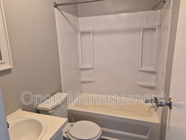 Building Photo - 4511 Dirt Rd