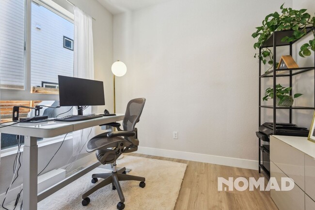 Building Photo - Modern 2 Bed + Office, 2.5 Bath Townhome |...