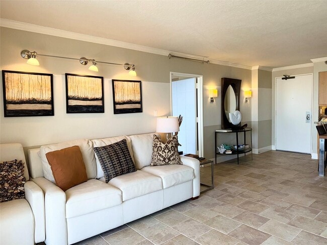 Building Photo - 5220 Seawall Blvd