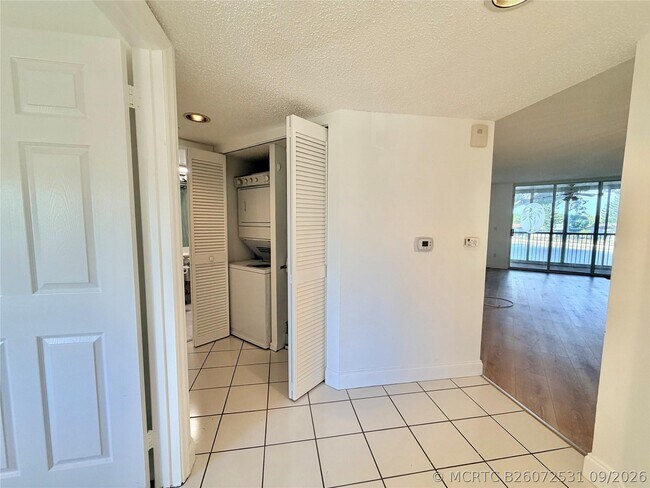 Building Photo - 9587 Weldon Cir