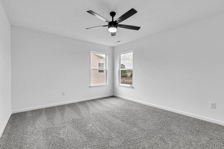 Building Photo - 9724 Brooks Dr