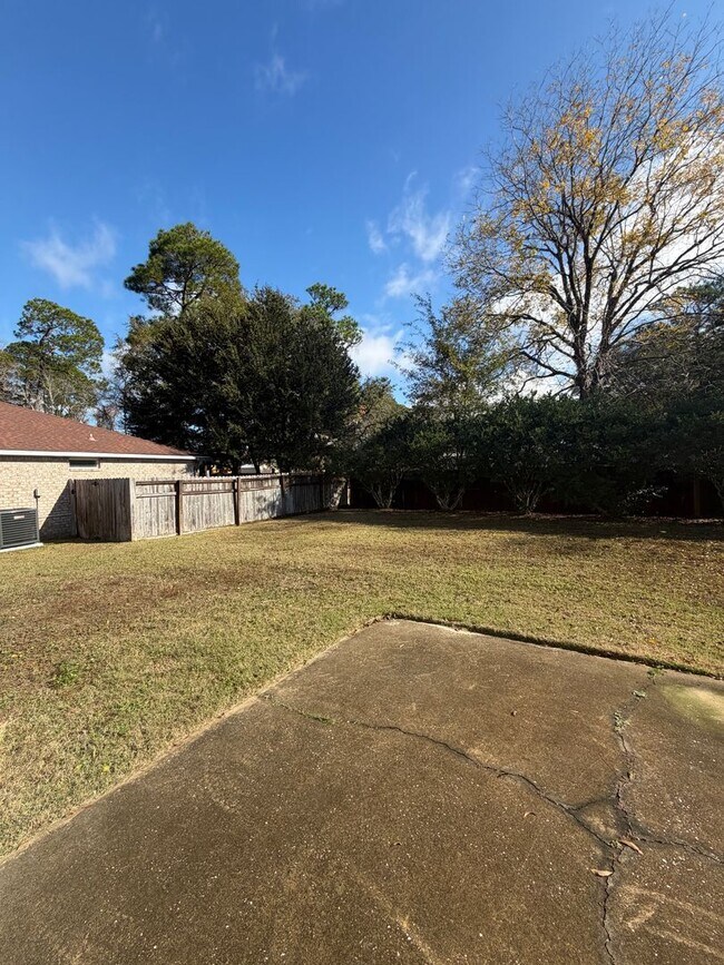 Building Photo - Beautiful 4 Bedroom In Niceville!