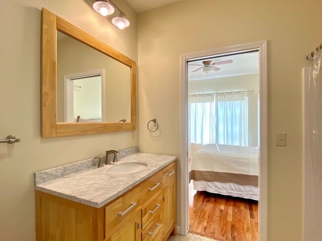 Building Photo - Furnished Downtown Black Mountain- Top Floor Unit with Roof Top Deck!