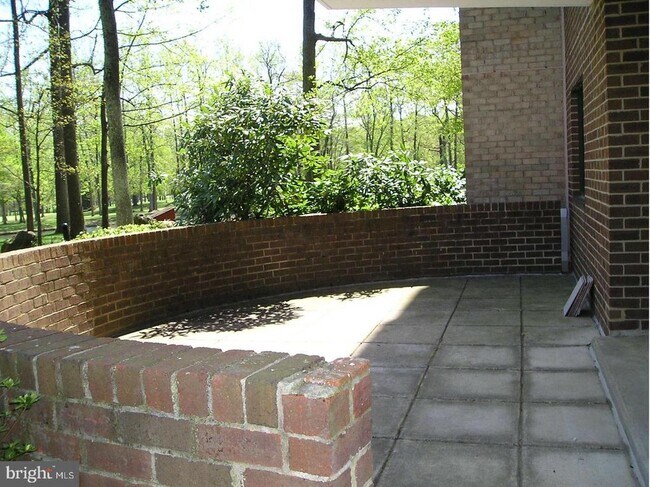 Building Photo - 15107 Interlachen Dr