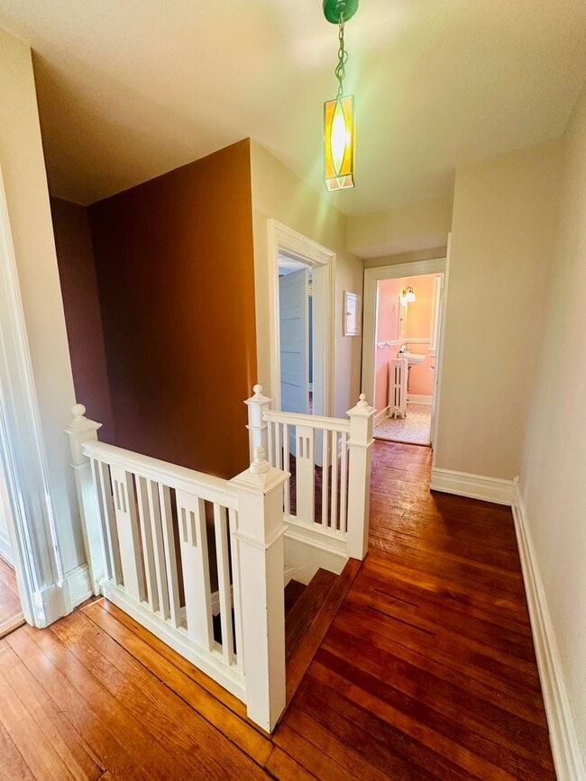 Building Photo - Charming 3bdrm/1.5bth Home Conveniently Located in Richmond's Carytown Area w/Private Balcony!!