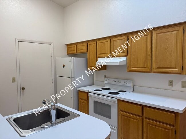 Building Photo - 1115 NE Hidden Valley Dr