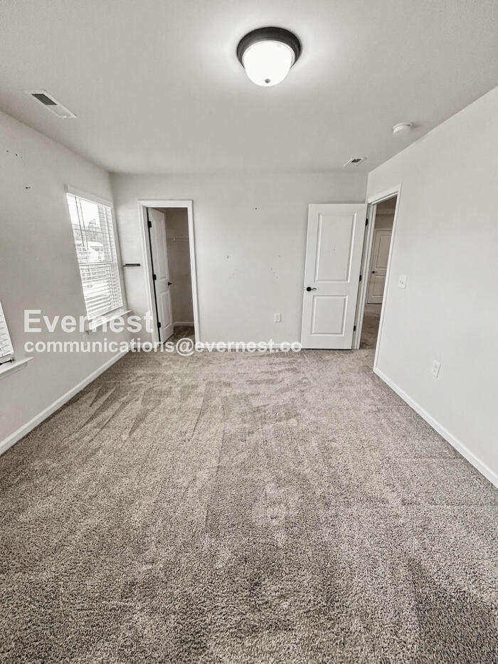 Building Photo - 2145 Bethpage Dr