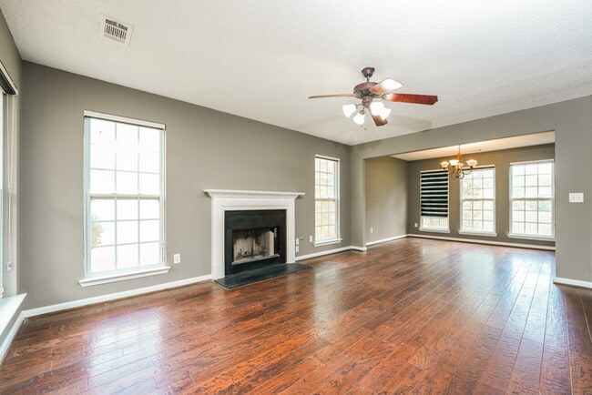 Building Photo - 5549 Village Ridge