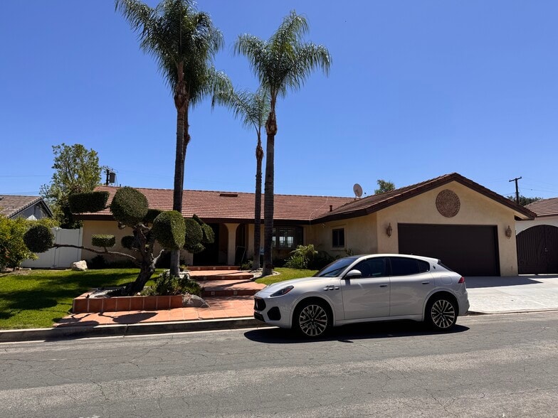 Primary Photo - 22376 Algunas Rd