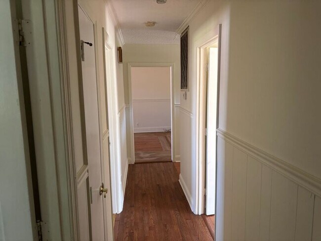 Building Photo - 20 Falkirk Dr