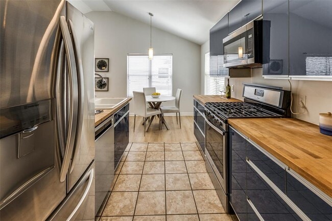 Building Photo - 1802 Harvey St