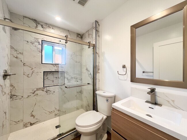 Building Photo - 174 Chelsea Ave