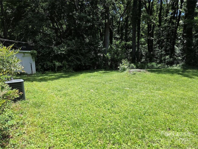 Building Photo - 4134 Sheridan Dr