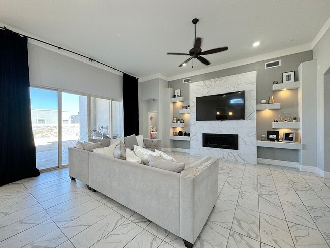 Building Photo - 14701 Tierra Mirage Ave