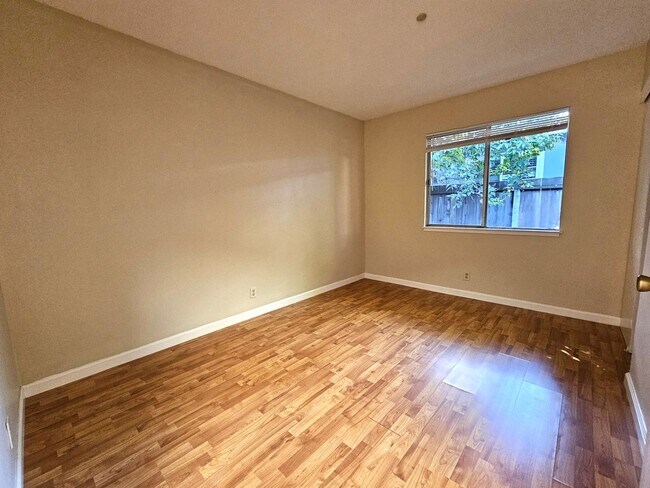 Building Photo - 487 N Rengstorff Ave