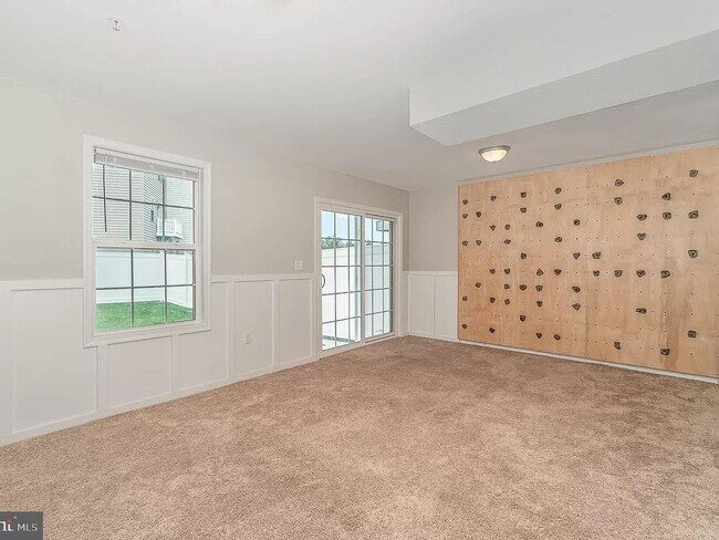 Building Photo - 3 Bedroom Townhome in Hanover