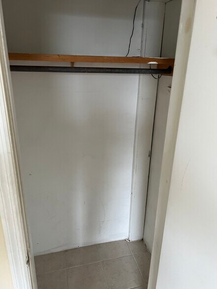 Building Photo - 72 Parkhurst St