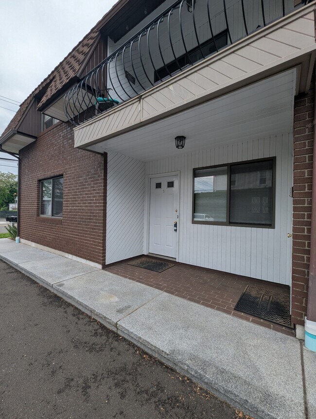 Building Photo - 266 Main Ave