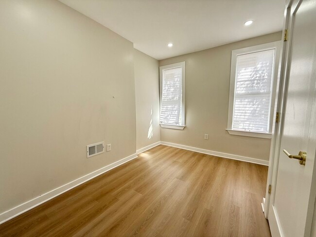 Building Photo - 1945 N Stanley St