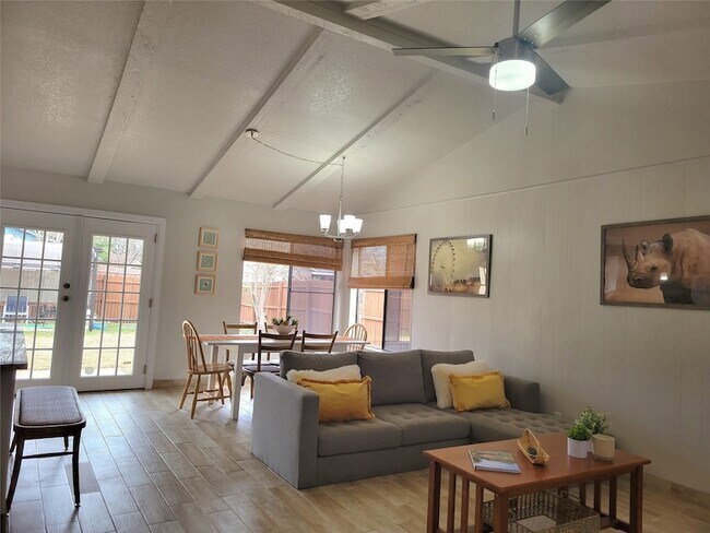 Building Photo - 5526 Excalibur Dr